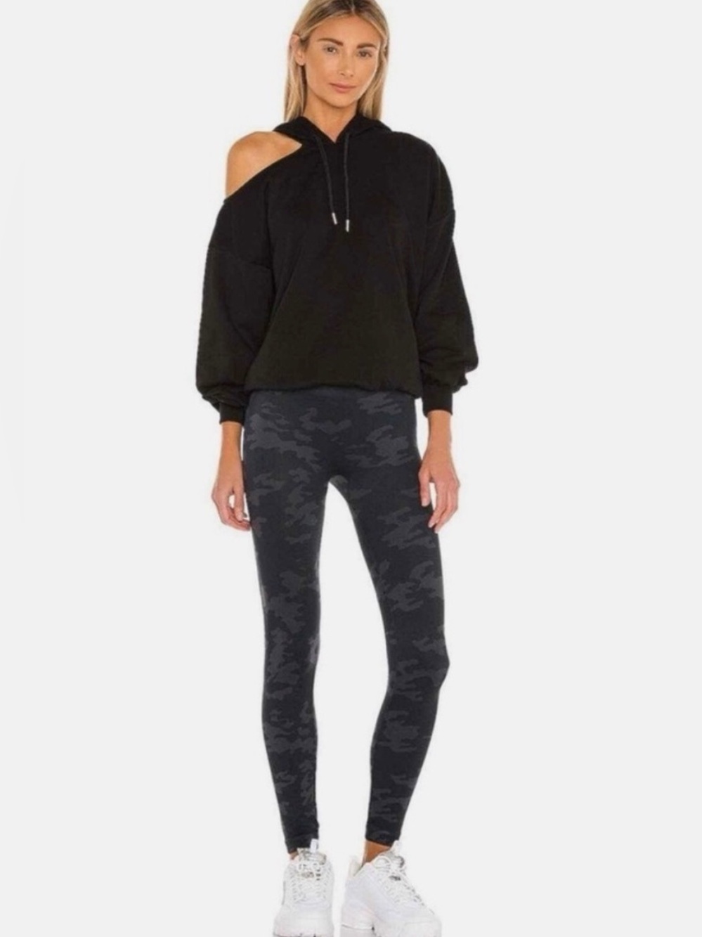 NWT SPANX Look At Me Now Seamless Leggings In Black Camo